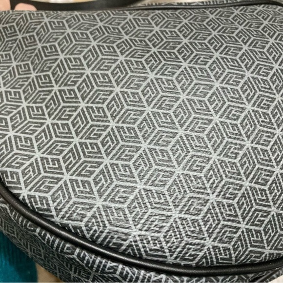 Pierre balmain Paris crescent hobo bag - Picture 7 of 16